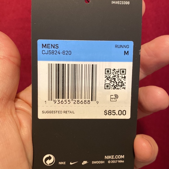 NWT Nike Wild Run quarter zip jacket with reflective trim dark - Picture 5 of 14